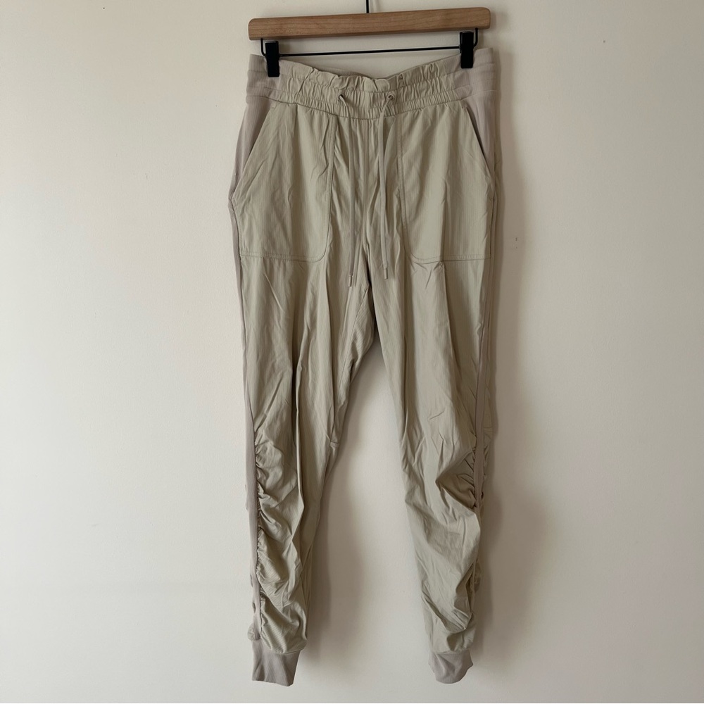Lululemon Beyond the Studio 7/8 Jogger
Trench Size 8